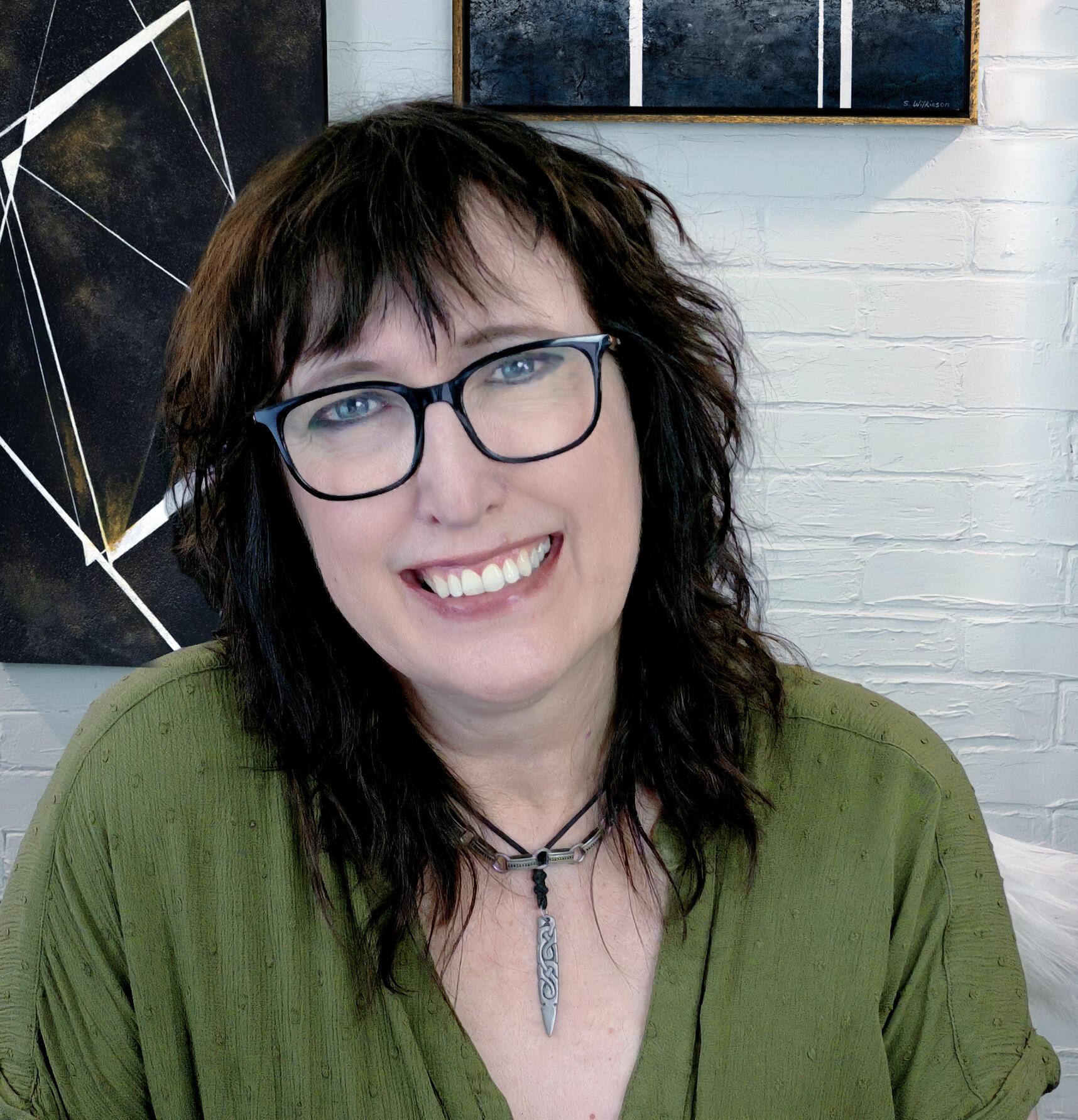 Hi, there! I'm Sonia Wilkinson, artist and guide.